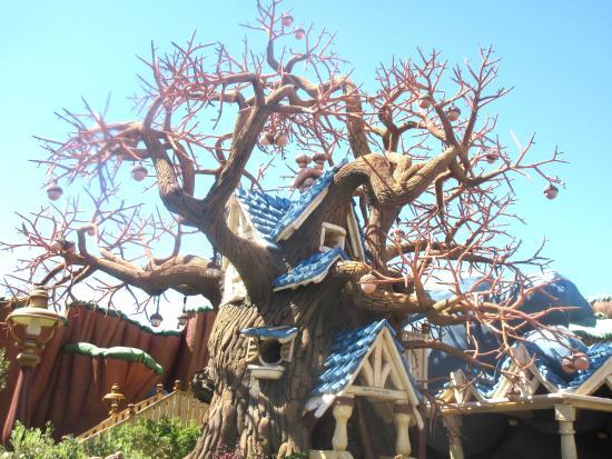 Chip 'n Dale Treehouse